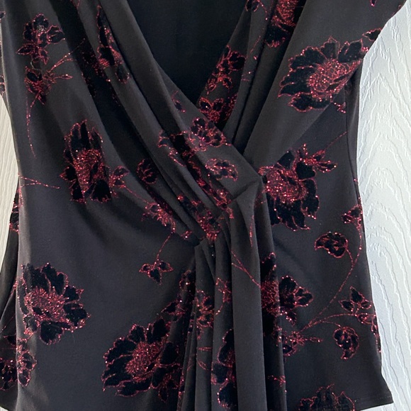 Black top with red sparkle - Picture 3 of 3